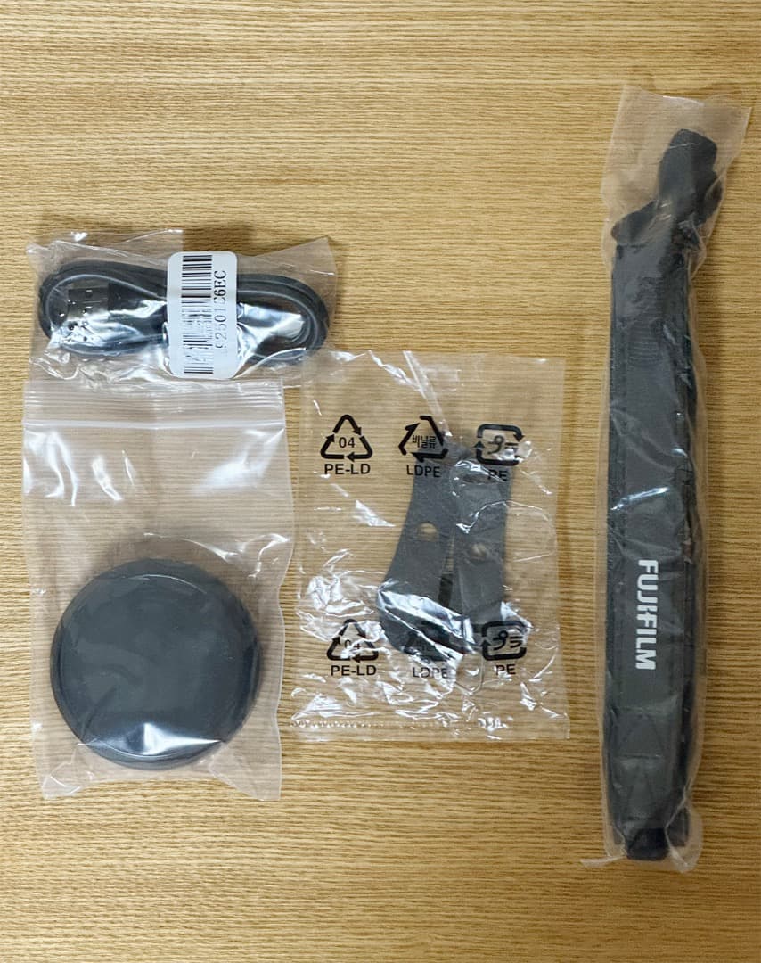 極美品 フジフィルム X100VI ショット数1100 保証付 おまけ多数