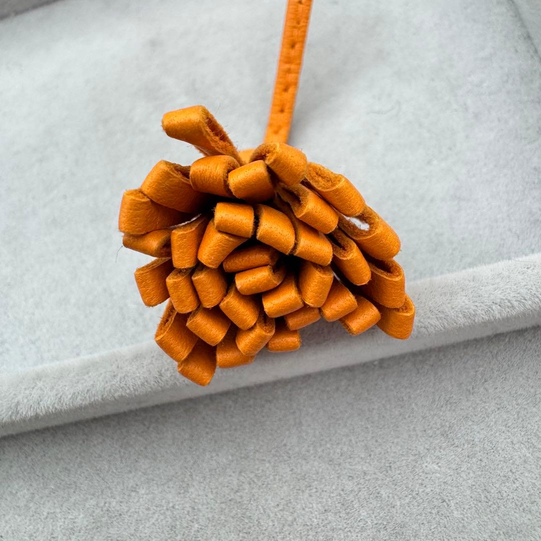 【定番】HERMES カルメンチータ　チャーム　フリンジ　しおり　オレンジ