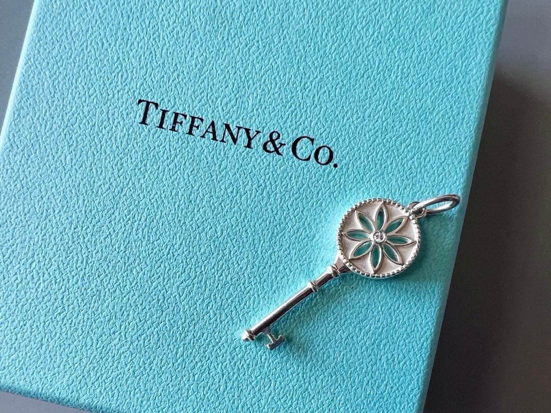 ティファニー　デイジー　ネックレストップ