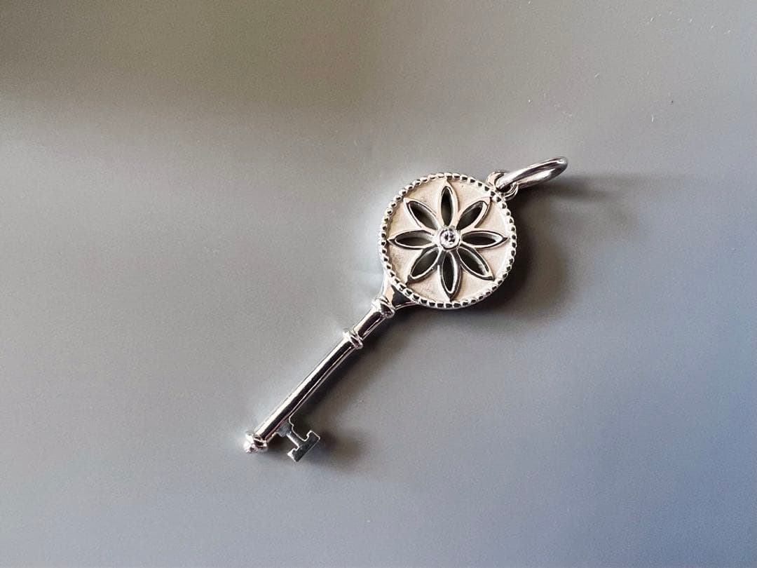 ティファニー　デイジー　ネックレストップ