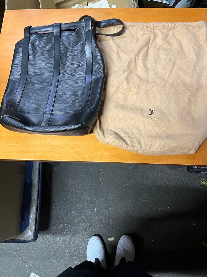 ルイヴィトン　エピ　ランドネ　PM ショルダーバッグ　レザー　ブラック　中古