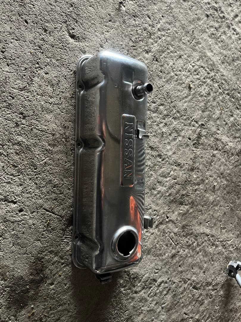 Nissan タペットカバー メッキ　サニトラ