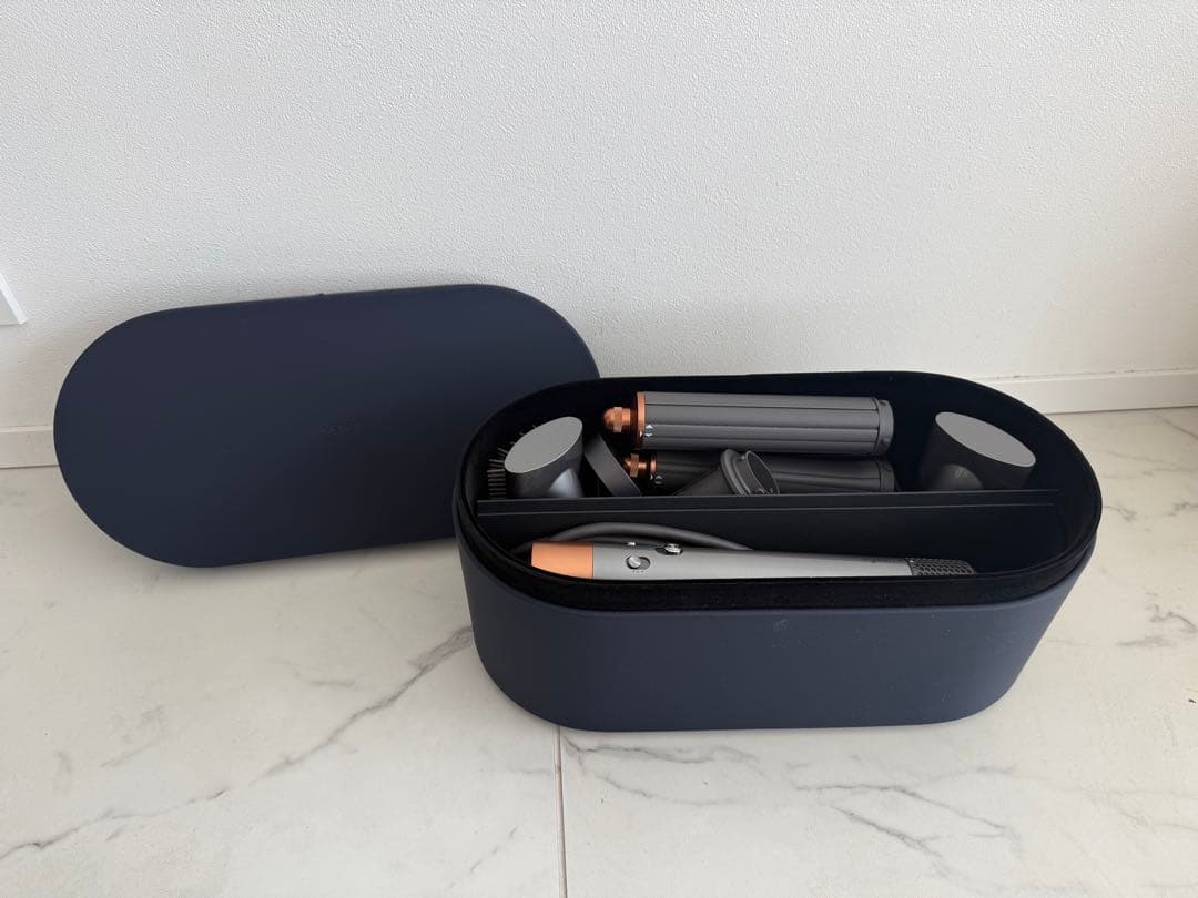 【未使用！安価！】Dysonカールドライヤー 専用ケース付き