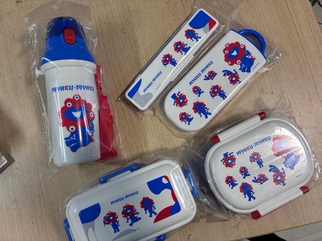 ミャクミャク大阪万博5点セット 弁当箱、水筒、箸、スプーンフォークセット送料無料