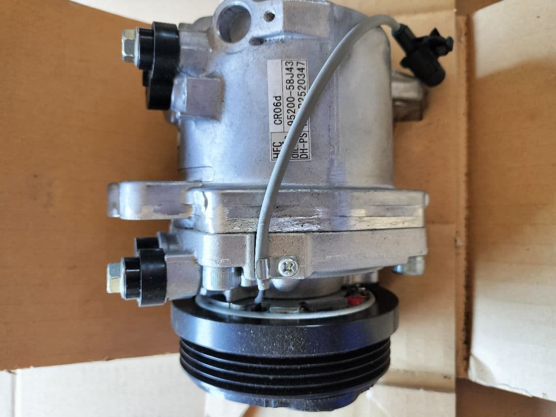 ワゴンR その他 純正エアコン コンプレッサー