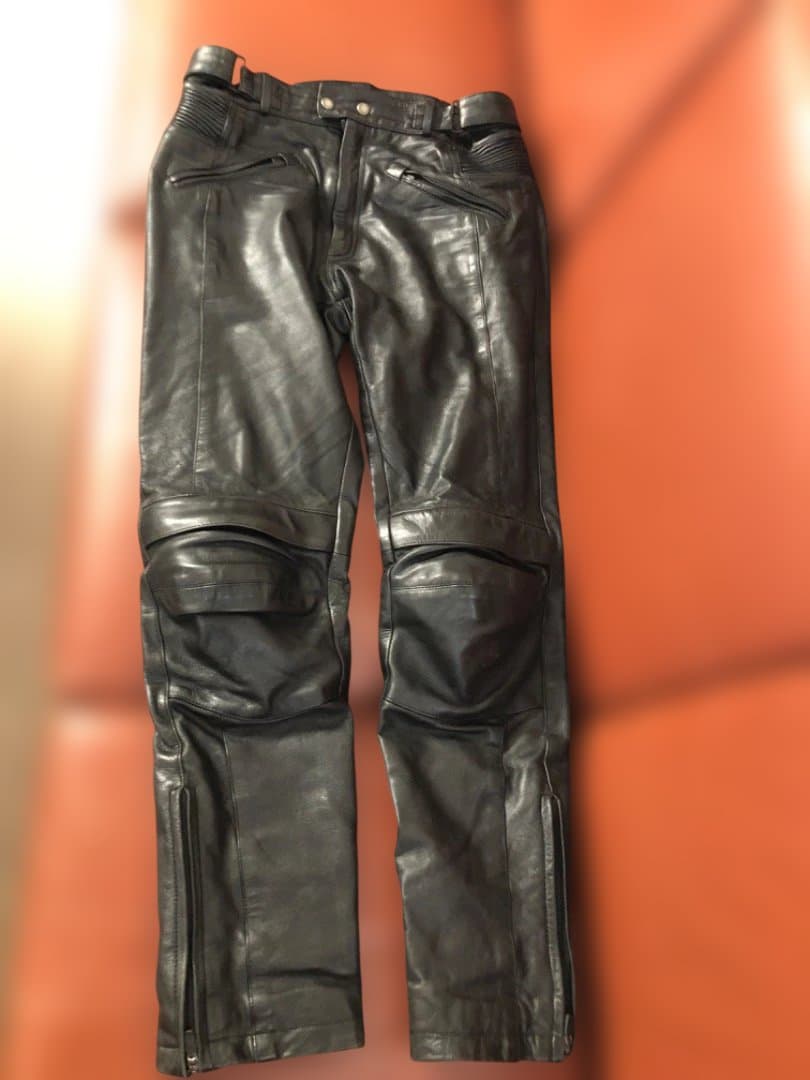 レザーパンツ、デグナー