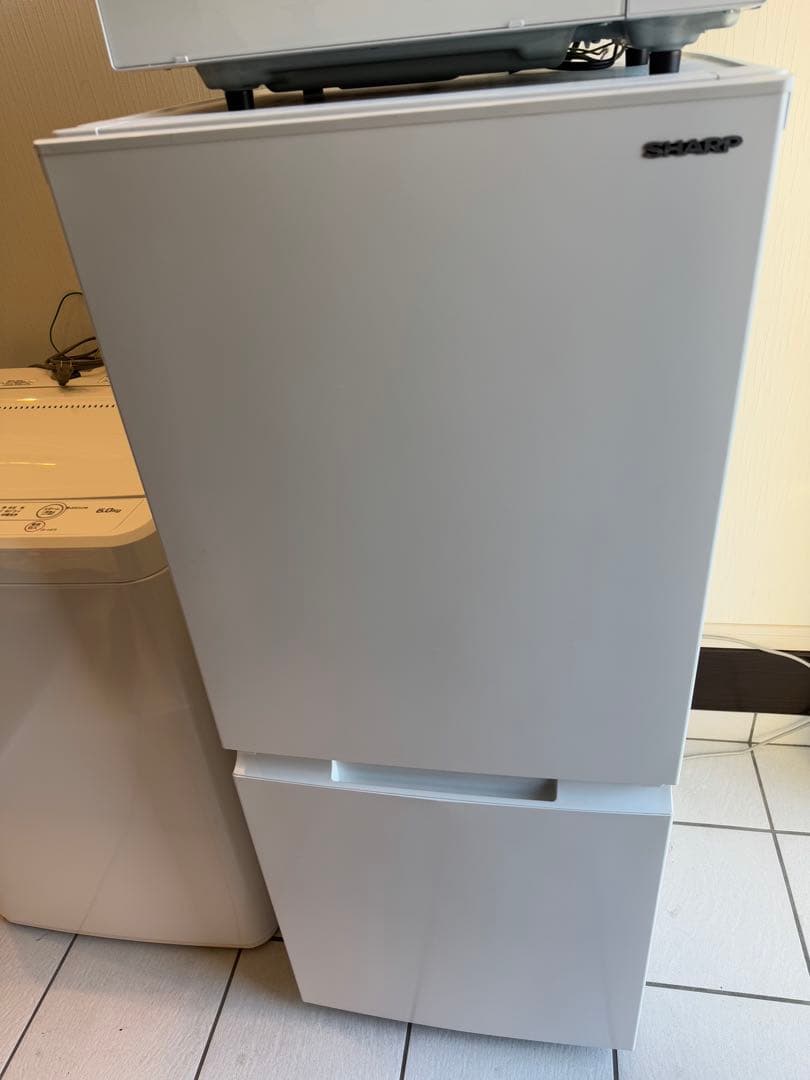 【美品】152L SHARP 2023年製 冷蔵庫　 SJ-D15J-W