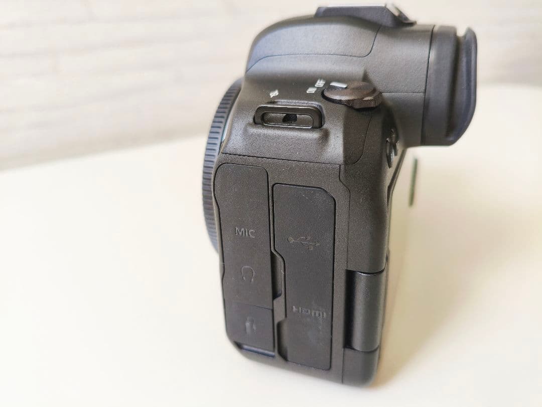 【極美品】キヤノン EOS R6ボディ カバー付 11,000シャッター以下