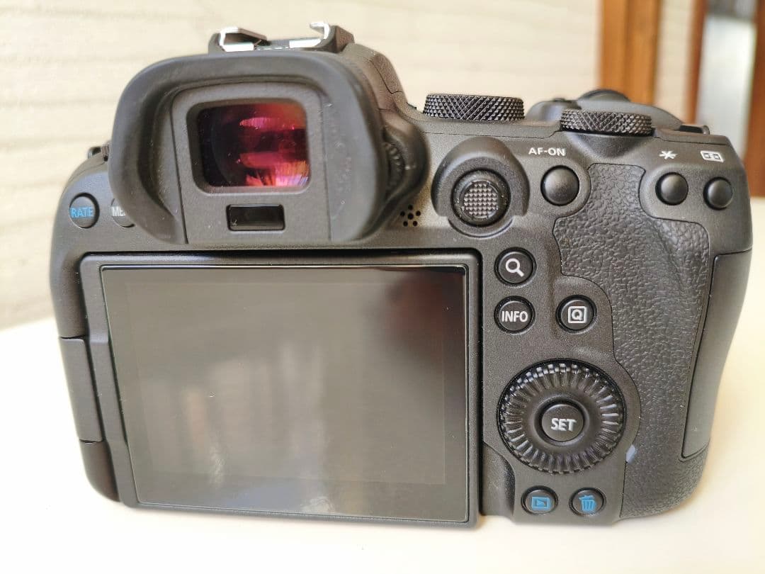 【極美品】キヤノン EOS R6ボディ カバー付 11,000シャッター以下