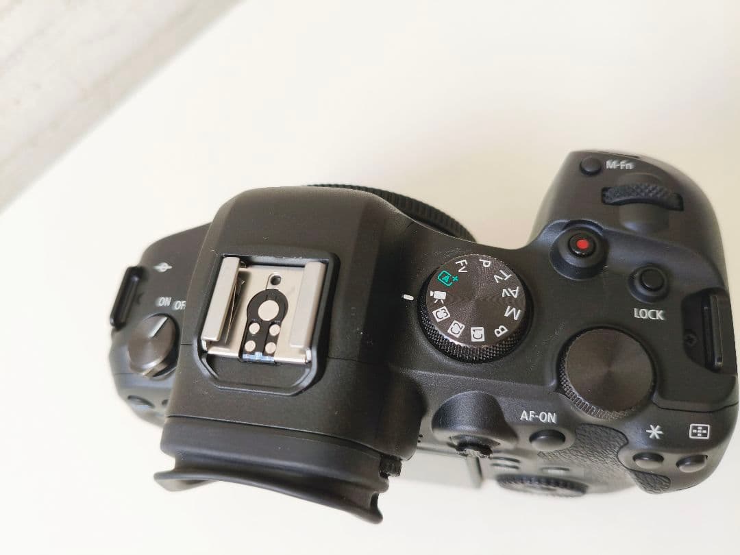 【極美品】キヤノン EOS R6ボディ カバー付 11,000シャッター以下