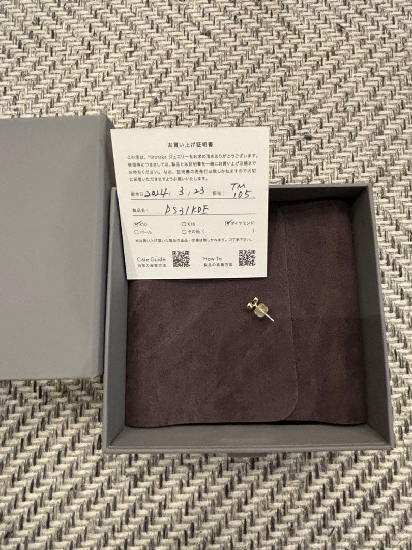 ヒロタカ ブラックダイヤモンド ＆ ダイヤモンド スタッド ピアス