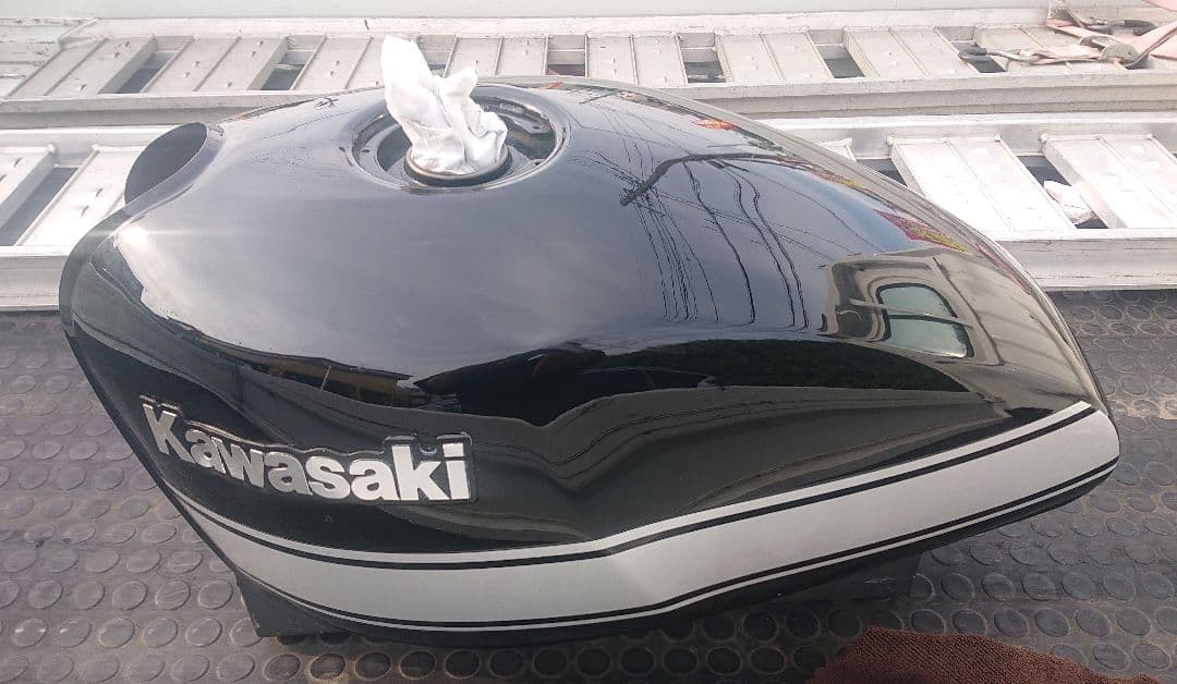 カワサキ純正 ゼファー400 /χ タンク