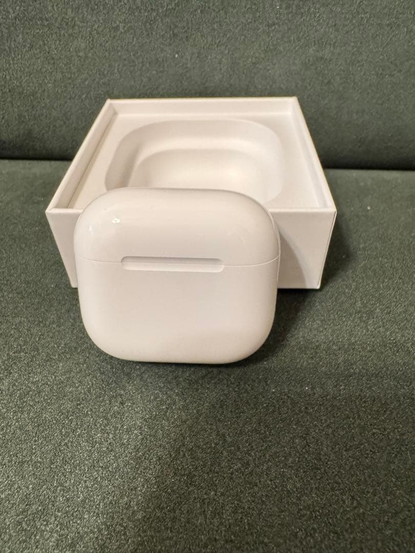 Jin　AirPods4 ノイズキャンセリングなし