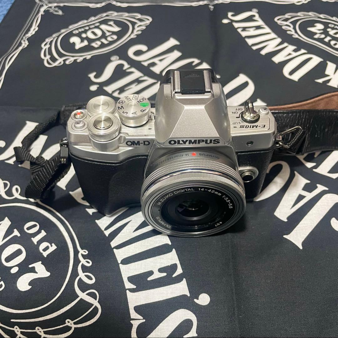 OLYMPUS ミラーレス一眼カメラ OM-D E-M10 MarkIII EZ