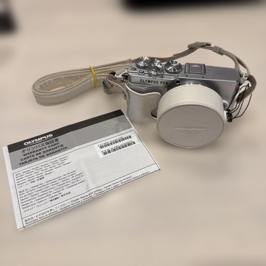 ナ*ラ様 OLYMPUS オリンパス　白　デジタルカメラ小形　軽量