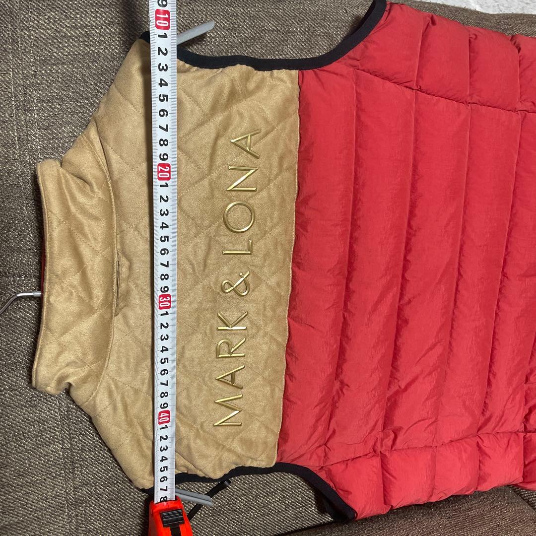 MARK & LONA フード付きベスト レッド/ベージュ