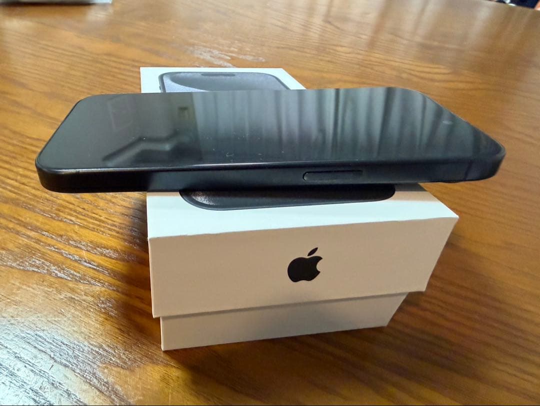 値下げ【美品】iPhone 15 Pro 128GB SIMフリー 本体