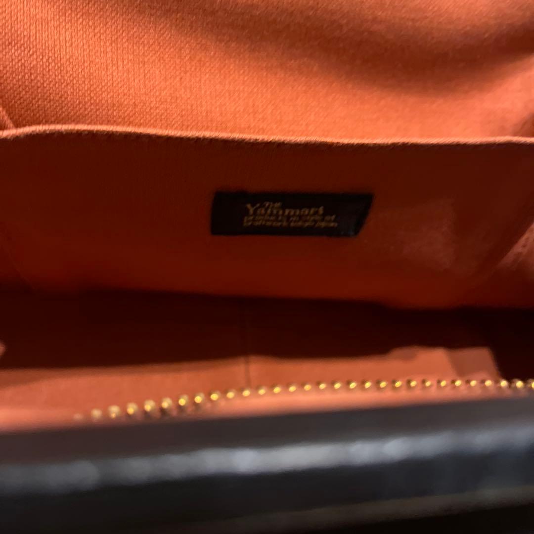 Yammart(ヤマート) カウレザーがま口ラウンド型ハンドバッグ　美品