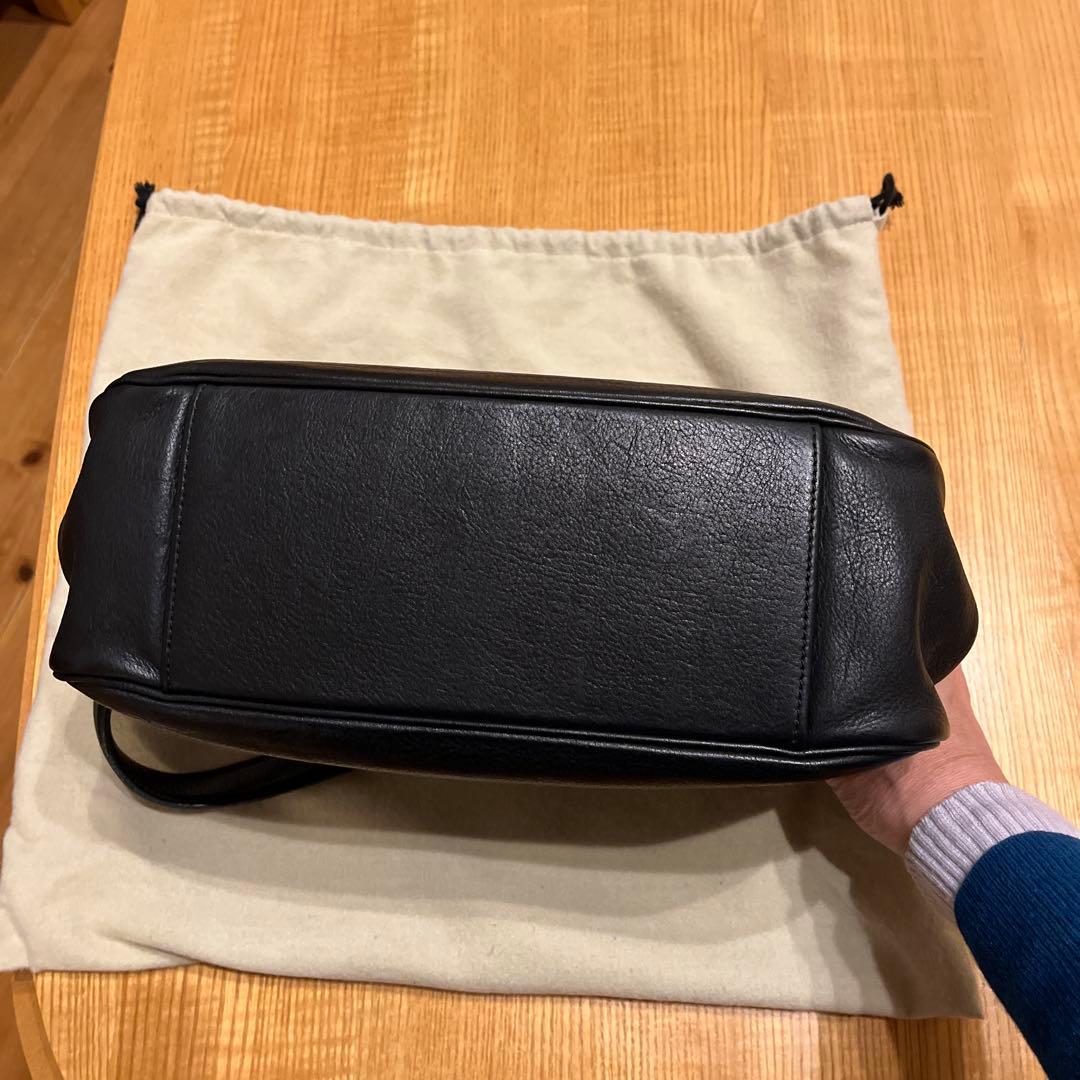 Yammart(ヤマート) カウレザーがま口ラウンド型ハンドバッグ　美品