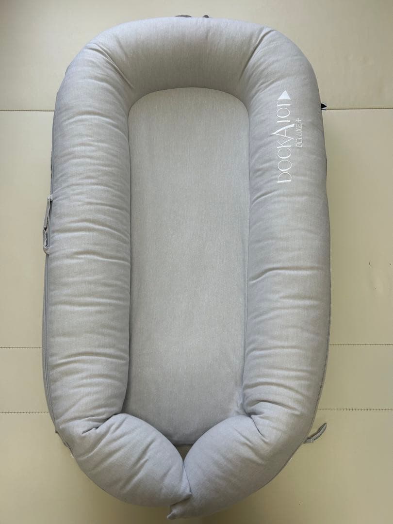 DockATot Deluxe+ ベビーベッド グレー 収納バッグ付き