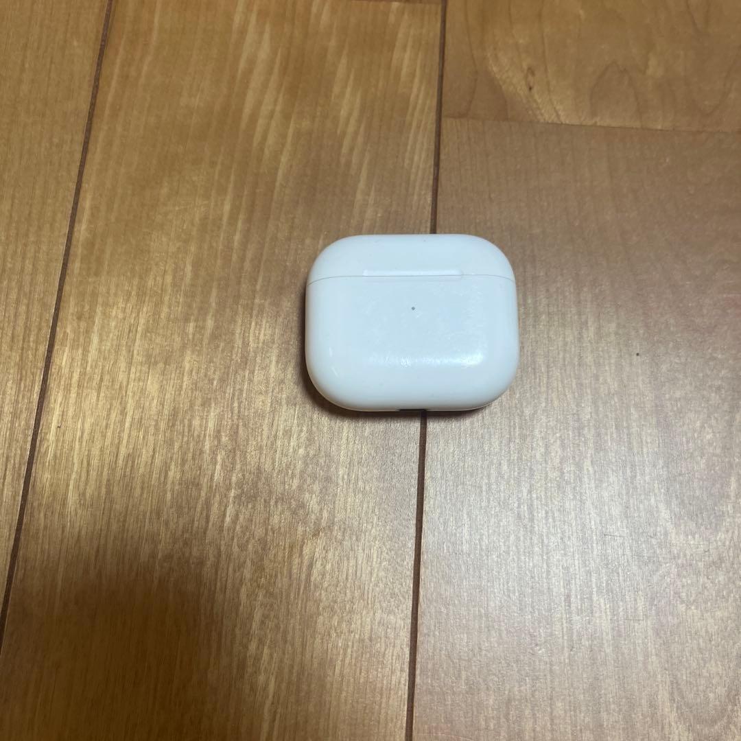 AirPods第三世代本体 ホワイト 充電ケース付き
