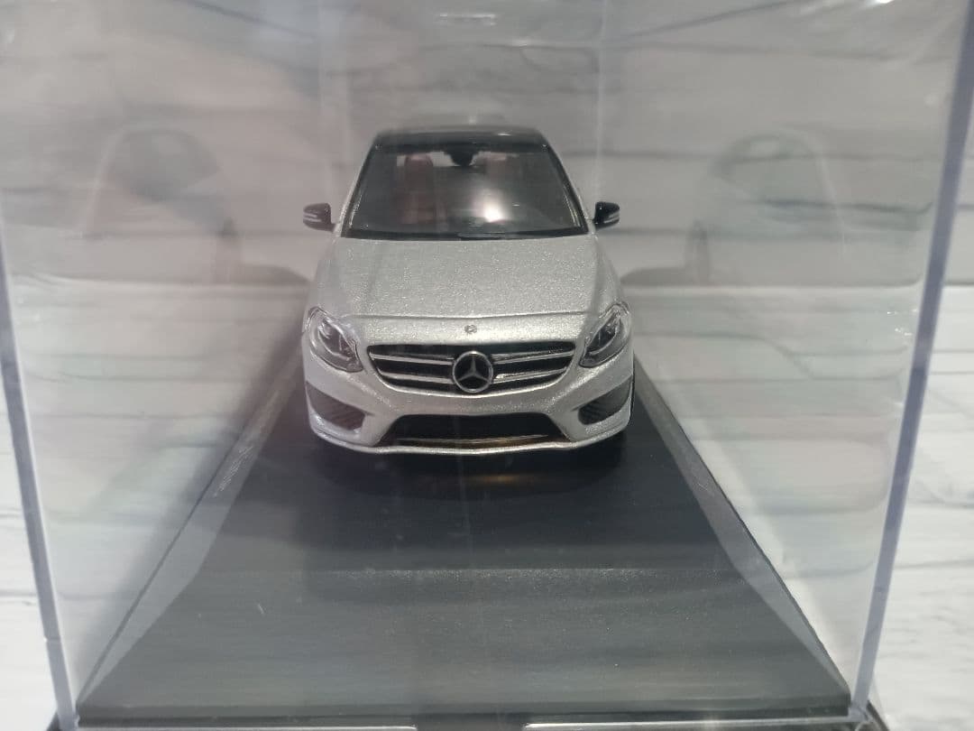 オノマトペ　1/43ベンツ　ディーラーミニカー　Bクラス AMG　シルバー