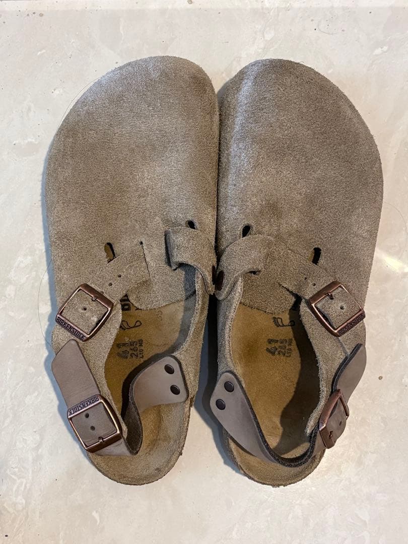 グレー スエード バックストラップサンダル