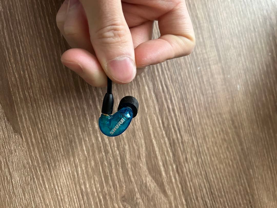 【ほぼ新品】SHUREイヤホン AONIC 215 有線 マイク付き