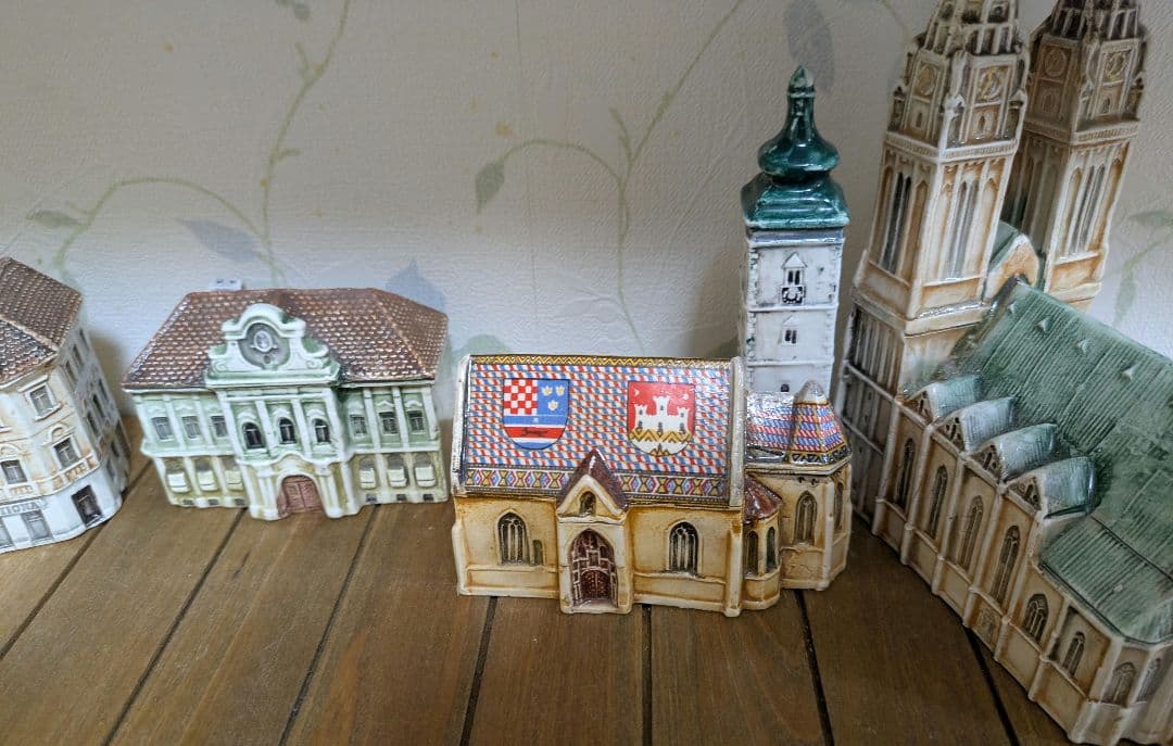 希少 ミニチュアハウス 教会 海外 土産 クロアチア ドールハウス zagreb