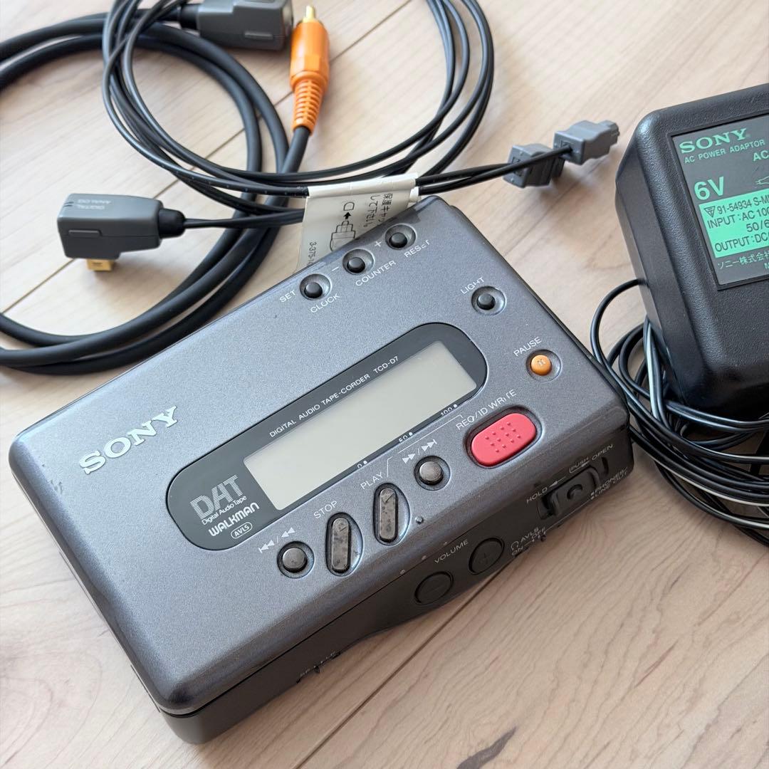 SONY DATウォークマン TCD-D7 ケーブル付 ジャンク品