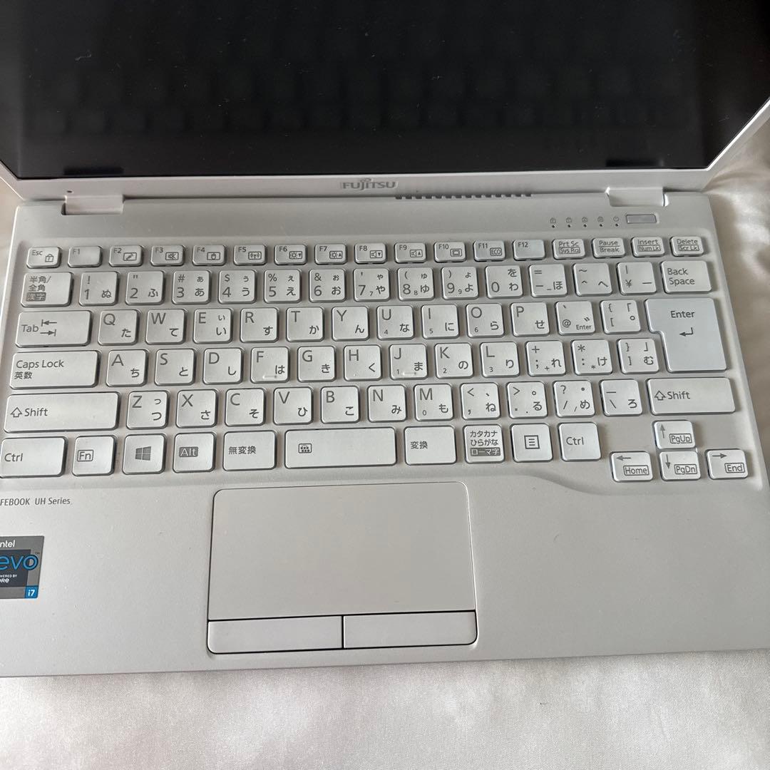 富士通 LIFEBOOK UH08/E3