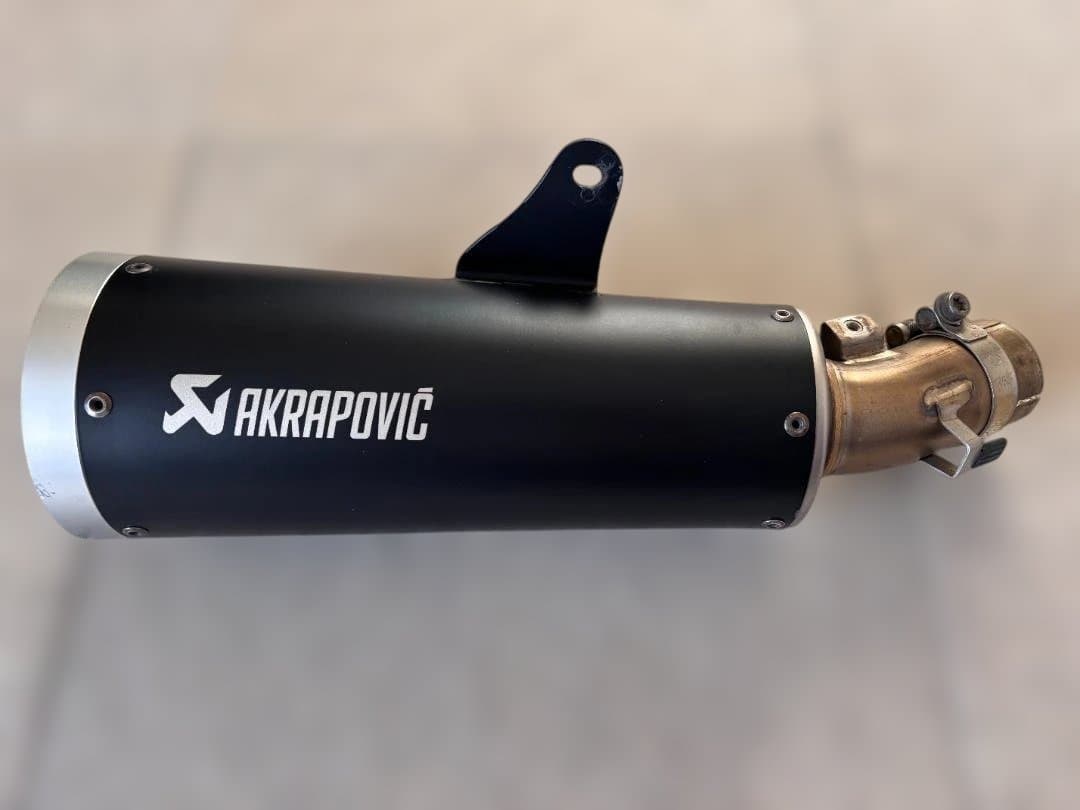 Z900RSアクラポビッチ スリップオンマフラー チタン ブラック JMCA対応