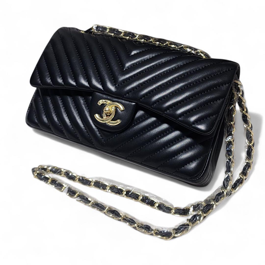み*ま様 CHANEL　ショルダーバッグ Vステッチ　ノベルティ