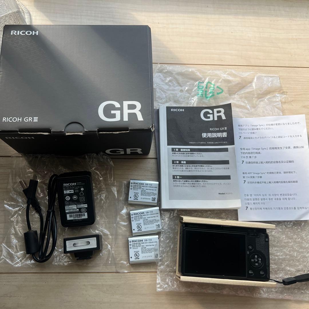 RICOH GR III 動作良好 液晶にじみあり バッテリー3個付き