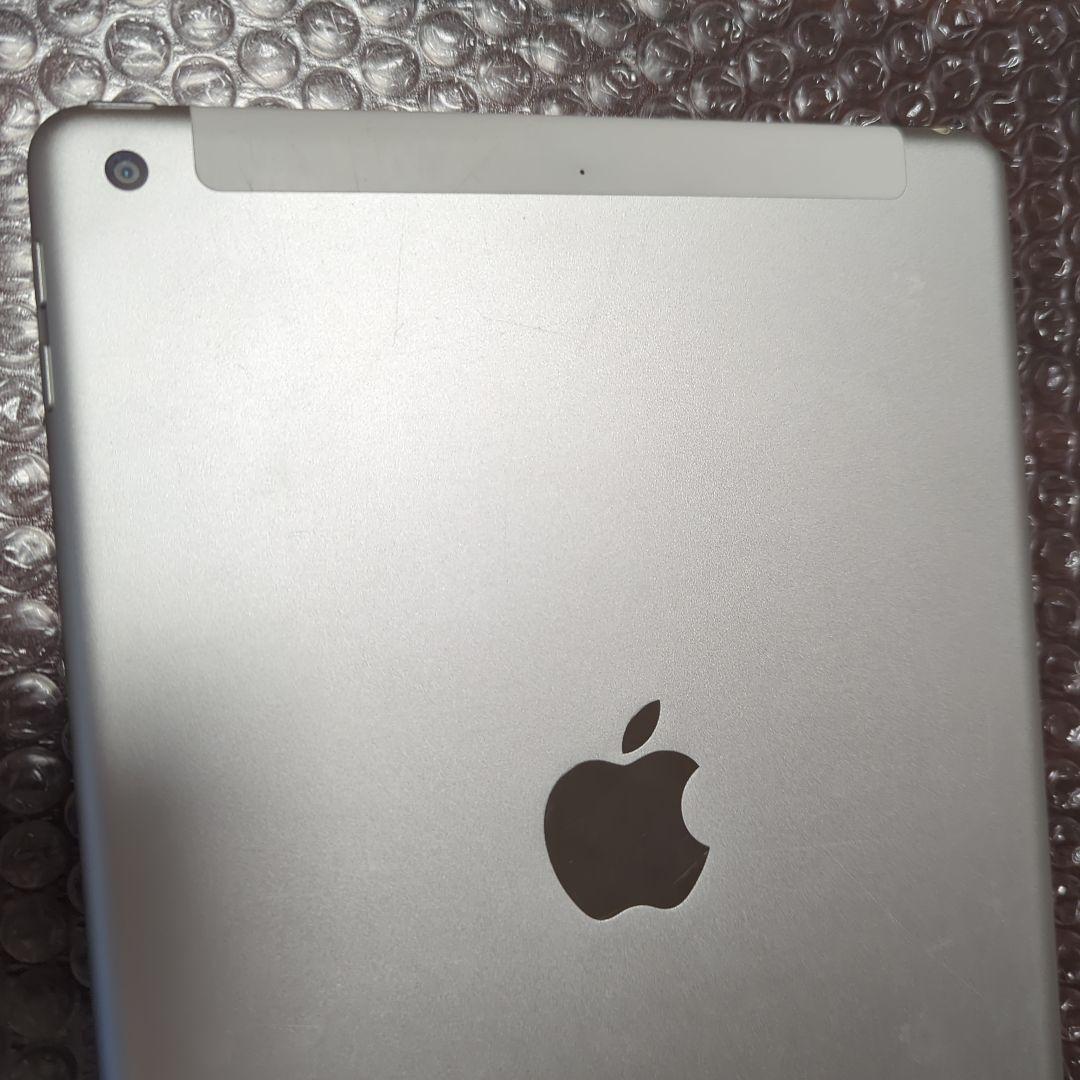 Apple iPad (第6世代) 本体　au