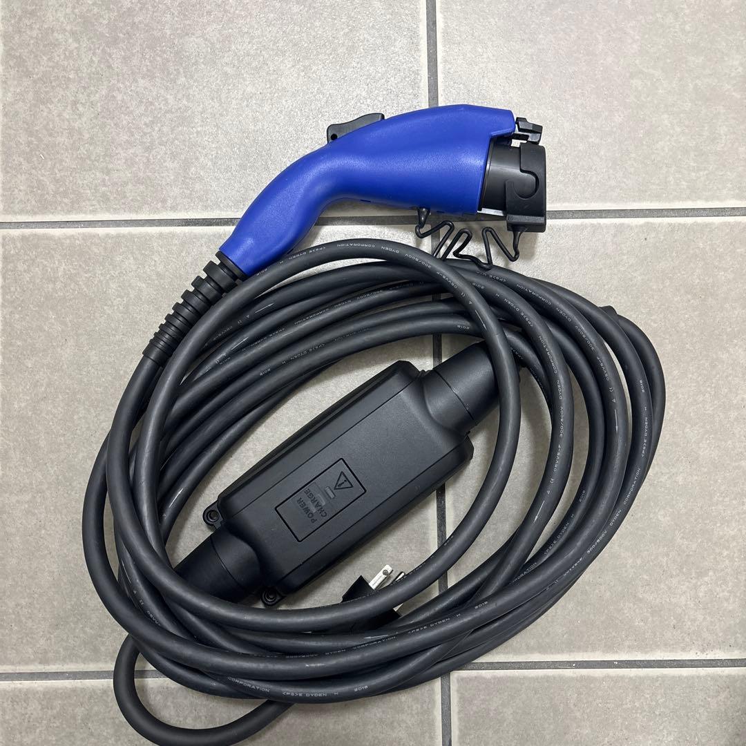 トヨタPHV 自動車充電ケーブル