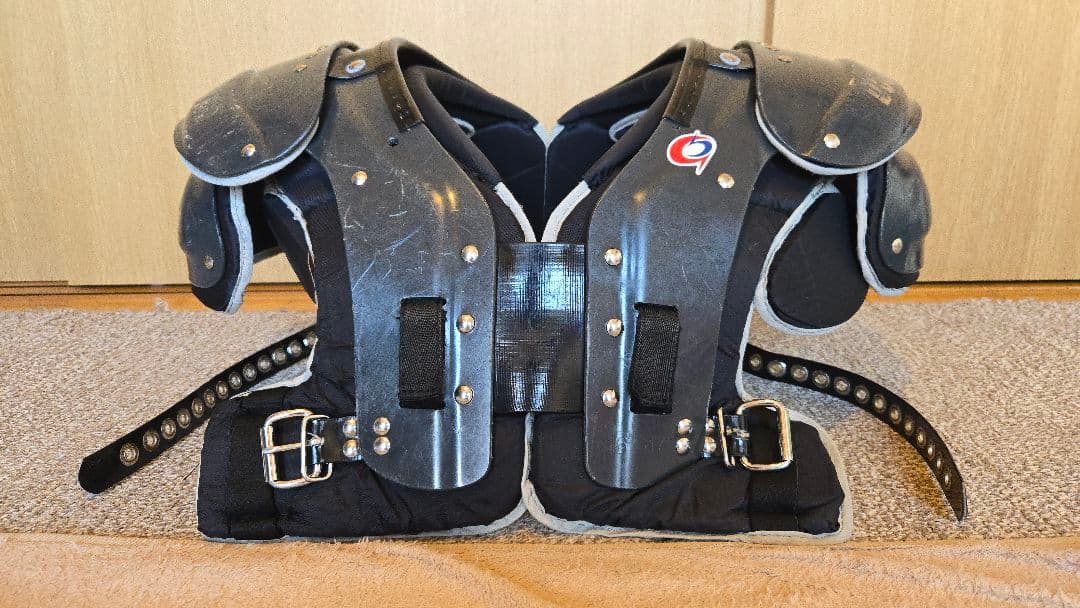 Douglas ショルダーパッド ブラック