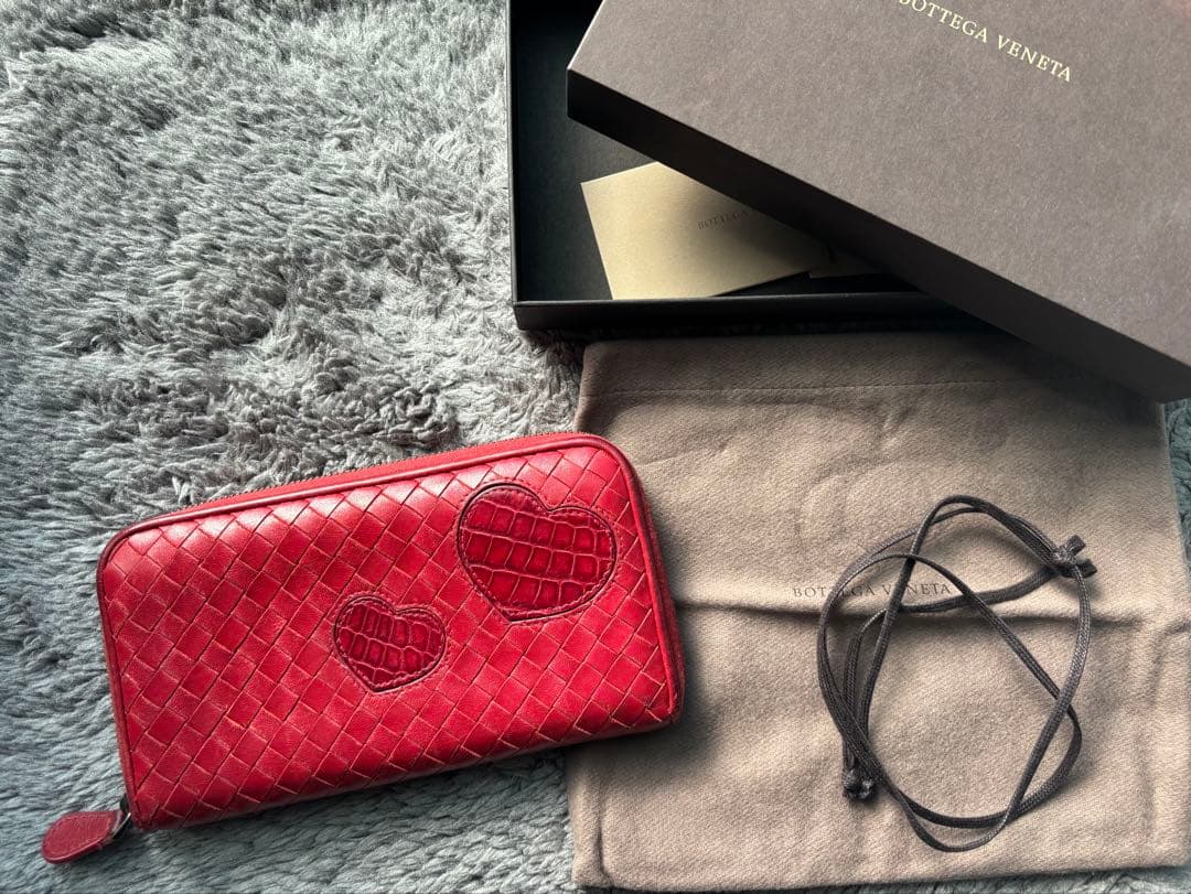 Bottega Veneta バレンタイン限定 レッド 長財布