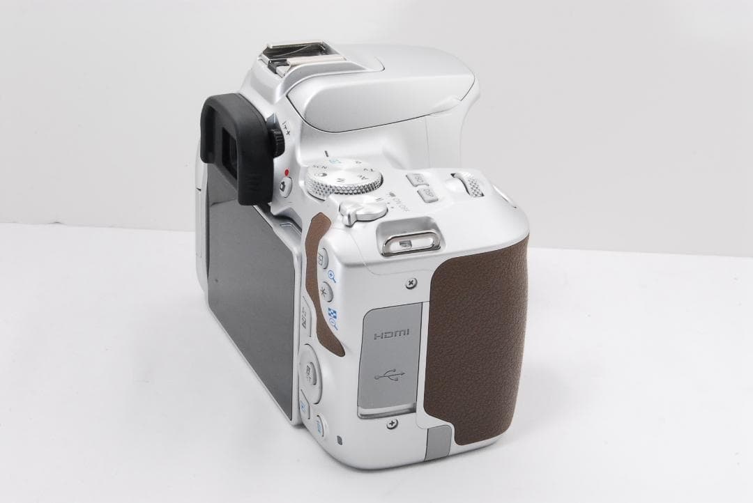 希少シルバーカラー！ Canon EOS kiss x10 新型機種で高性能♪