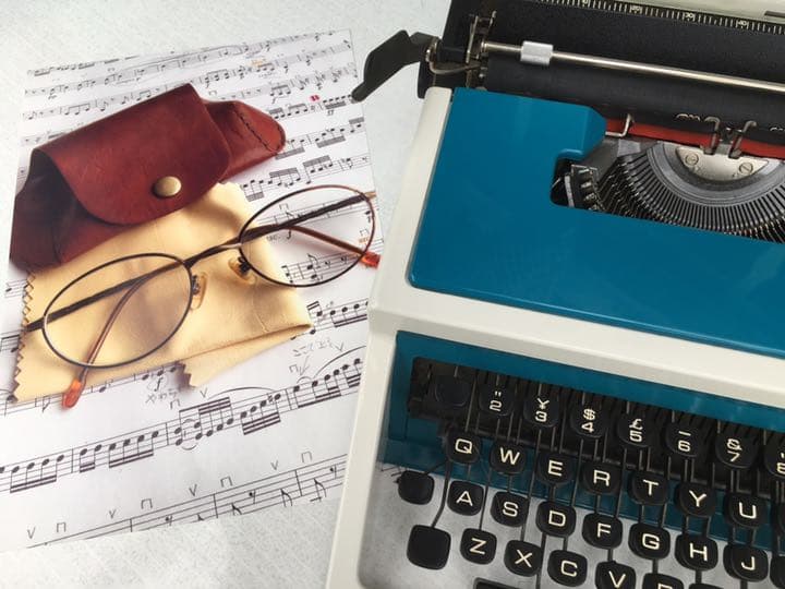 アンティーク　オリベッティタイプライター