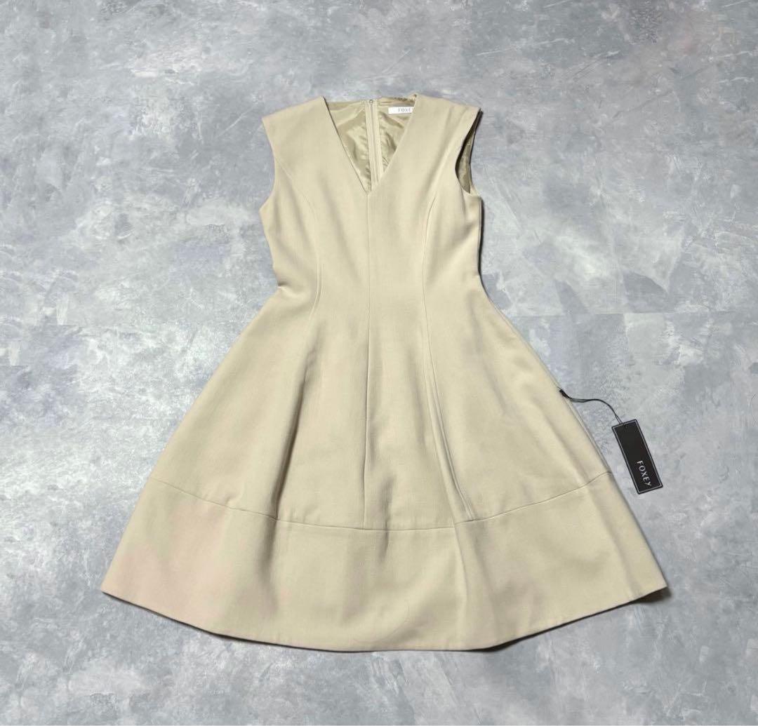 超美品　FOXEY フォクシー　Vバロン　紙タグ付き
