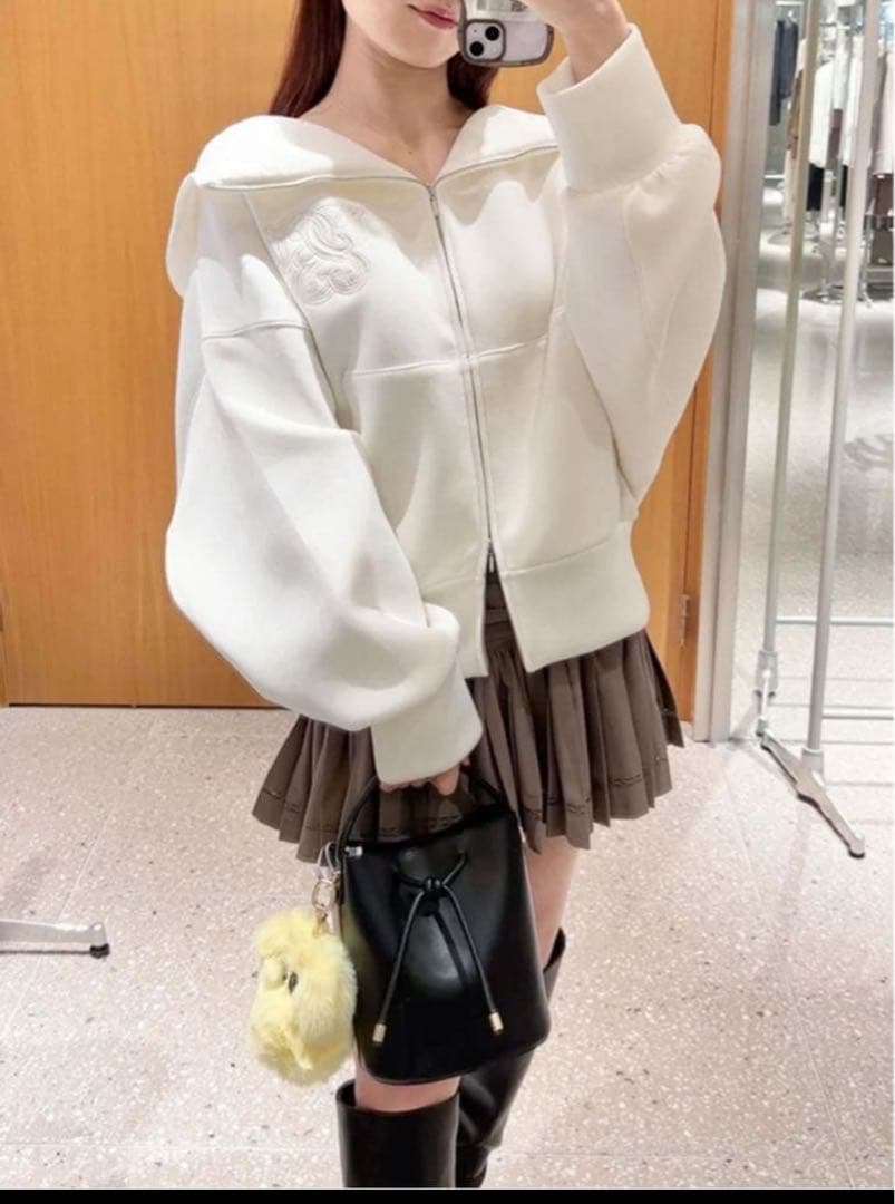 【新品】SNIDEL ボリュームパーカー IVR フリーサイズ　オンライン完売品