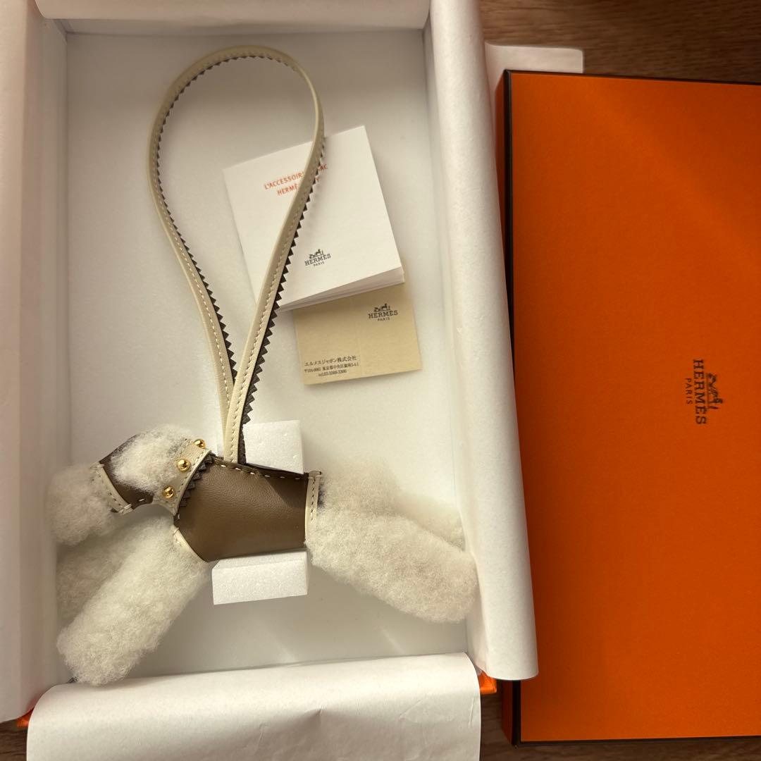 新品未使用HERMES バディ　チャーム　エピック　スタッズ首輪付き　エトゥープ