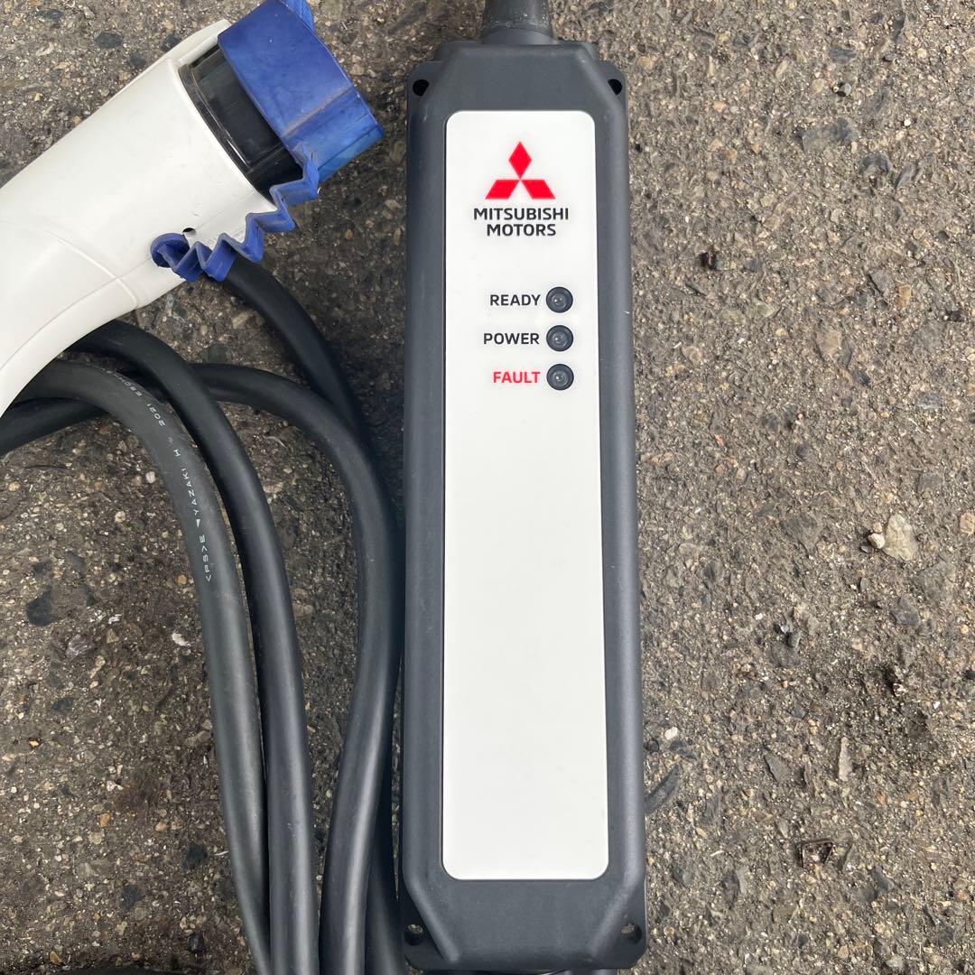 三菱アウトランダー充電ケーブル