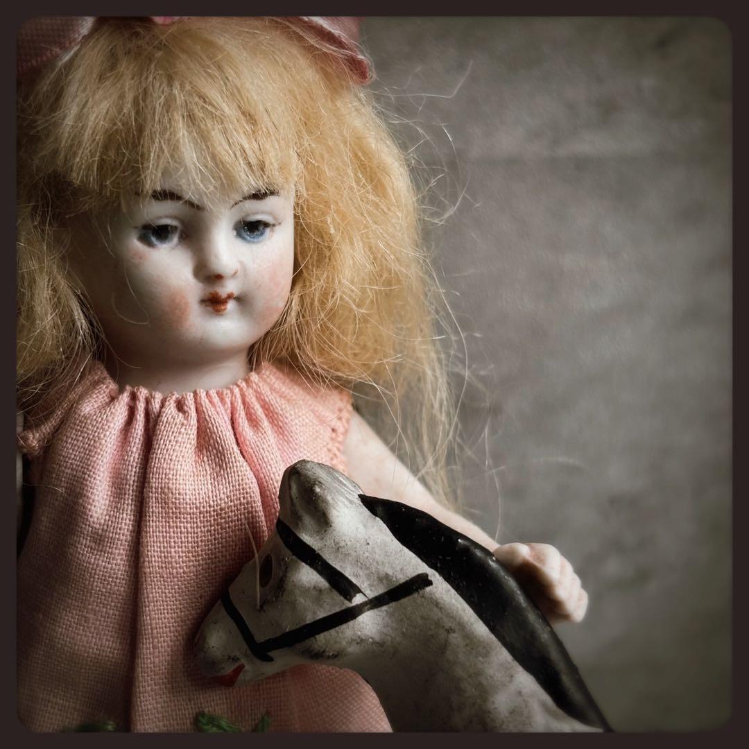 アンティーク ピンクのリボンの女の子 オールビスクドール ミニョネット