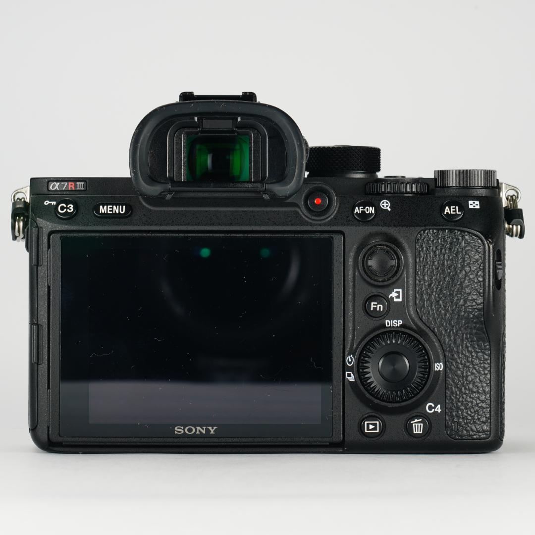 【レンズ未使用】 SONY α7RIII 4240万画素 α7IIIと差をつけろ