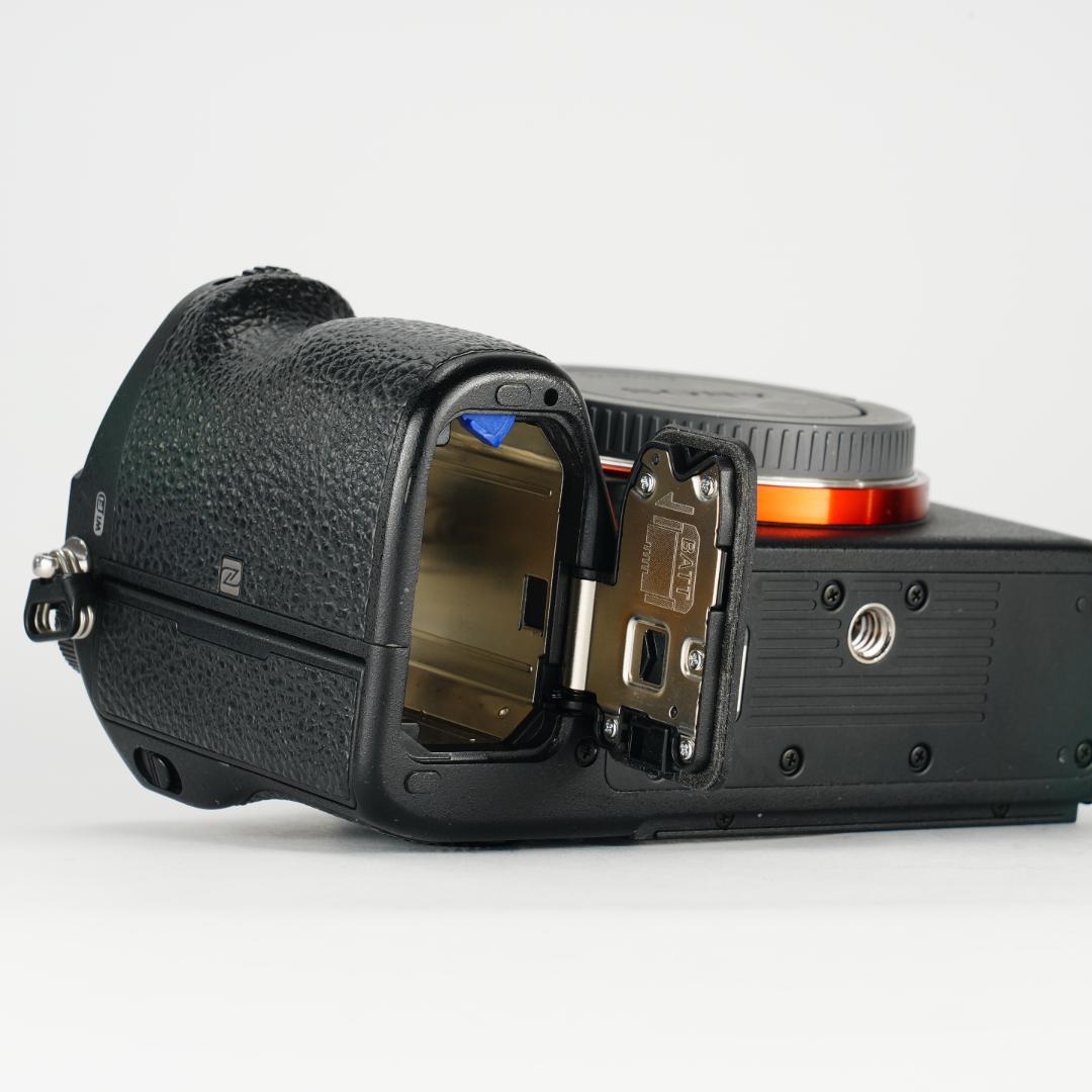 【レンズ未使用】 SONY α7RIII 4240万画素 α7IIIと差をつけろ