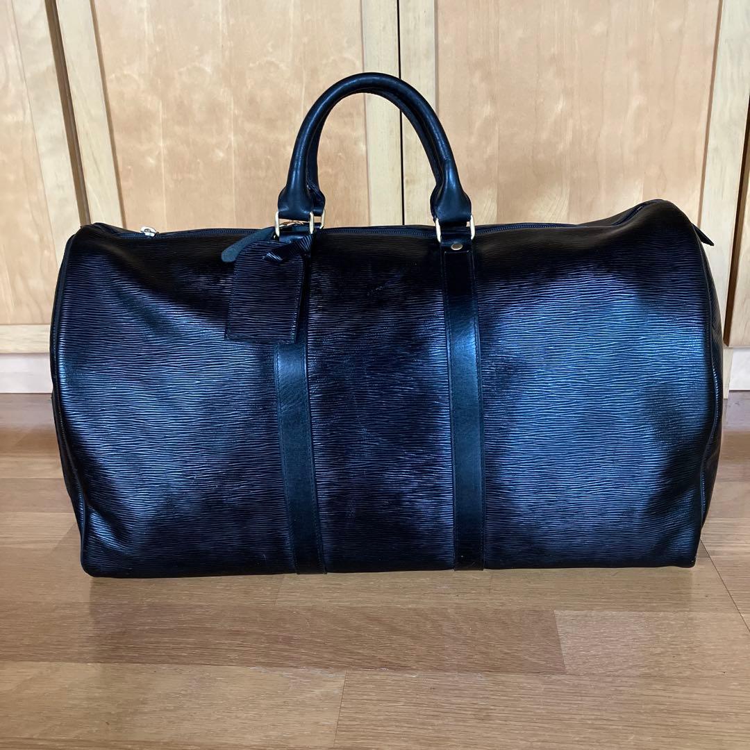 黒いレザーボストンバッグ