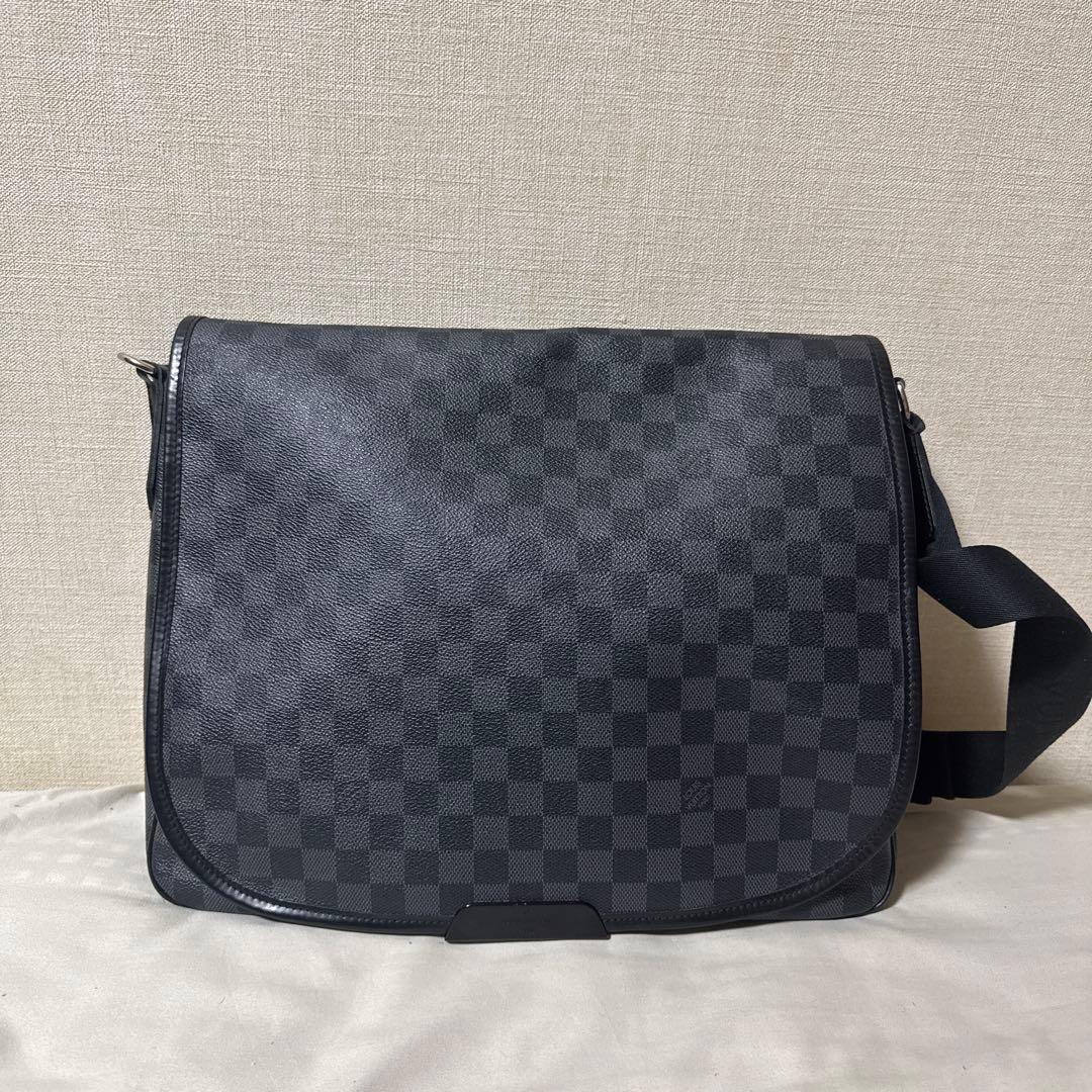 Louis VuittonディストリクトMM ショルダーバッグ