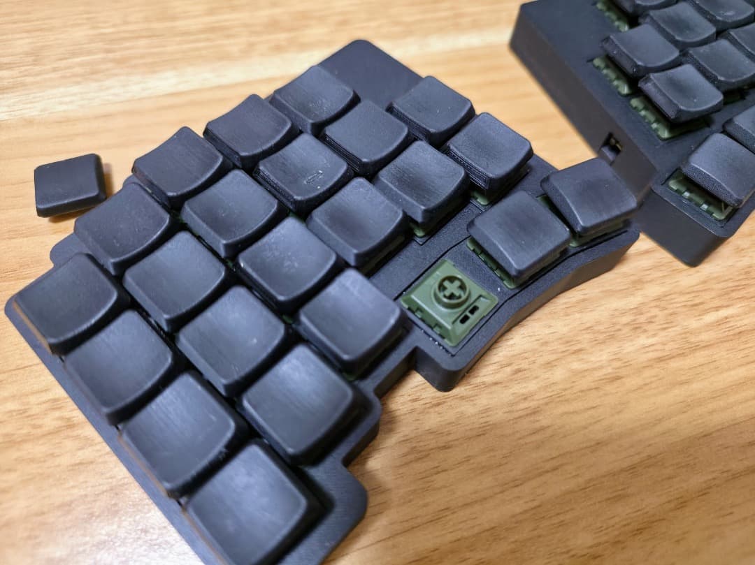 分割式キーボード roBaish-m-R/minimal-keysケース